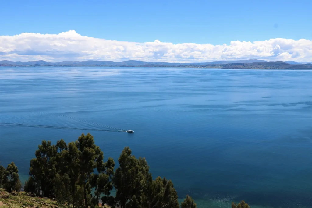 Lancha taquile 2